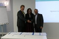 Bild 1: Signature Ceremony, Prof. Dr. Volker Stich, Dr. Dagmar Pietz, Sergio Javier Ríos Martínez (v.l.n.r.)   [© FIR an der RWTH Aachen] 